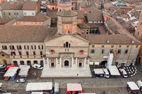 Foto della Cattedrale di Reggio Emilia durante una cerimonia