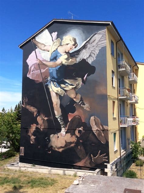 Interno della Cattedrale con il murale