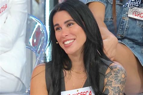 Schema di abbigliamento per missionari uomini e donne