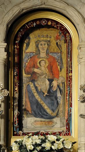 Primo piano dell'immagine della Madonna dell'Impruneta