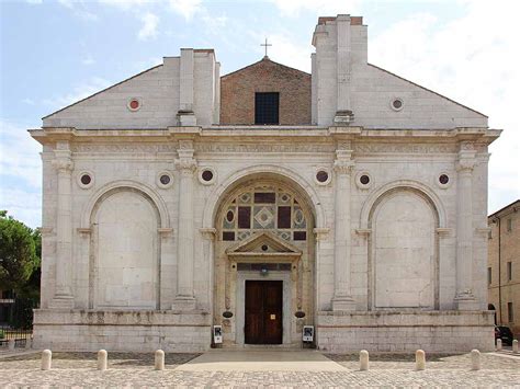 Facciata incompiuta del Tempio Malatestiano, progetto di Leon Battista Alberti
