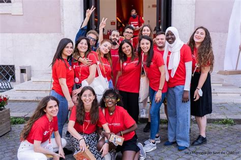 Foto di attività di volontariato comunitario o progetti missionari
