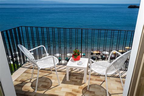 Esempio di monolocale o appartamento al Veronica Hotel con balcone