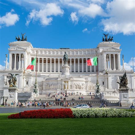 Foto panoramica del Vittoriano con l'Altare della Patria in primo piano