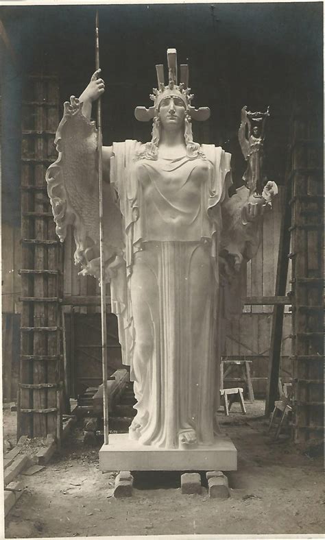Immagine del fregio di Angelo Zanelli restaurato