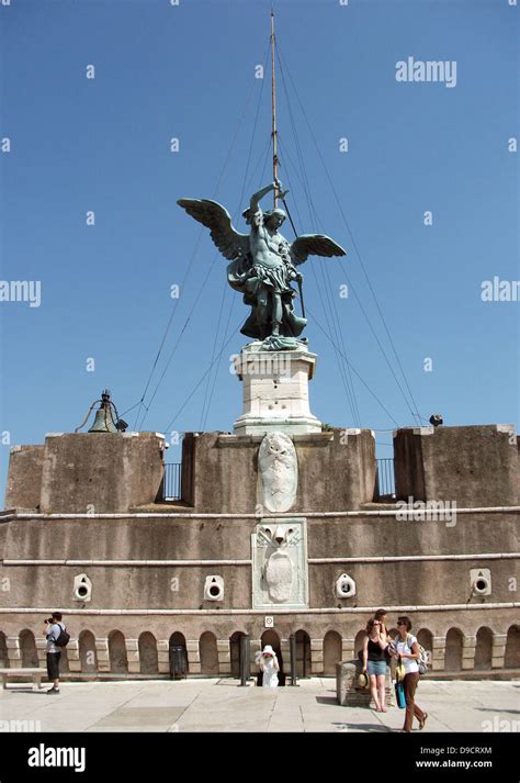 Statua di San Michele Arcangelo su Castel Sant'Angelo