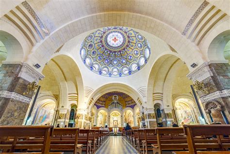 Interno della Basilica di Nostra Signora del Rosario con i suoi mosaici