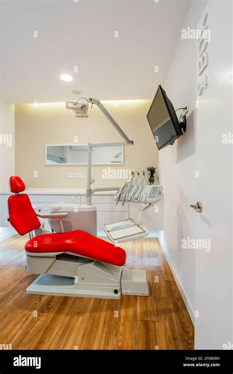 Interno di una clinica moderna con attrezzature mediche
