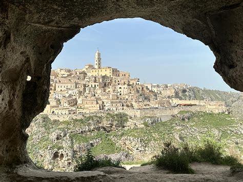 Foto storica degli abitanti dei Sassi di Matera prima dello sfollamento