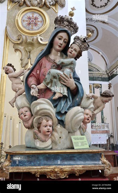 frammento di affresco raffigurante Madonna con Bambino nella chiesa di San Michele Arcangelo