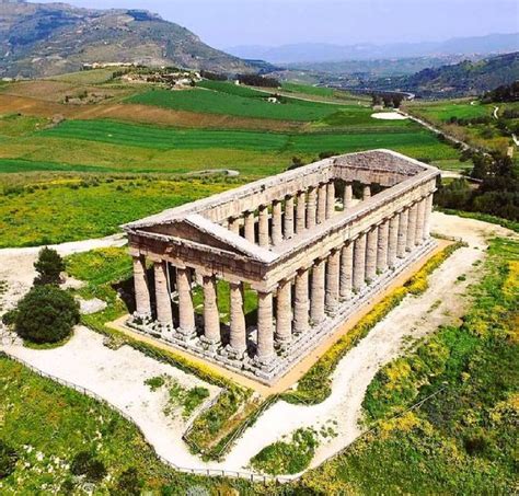 Ricostruzione grafica dell'antica strada di Segesta che attraversa l'abitato