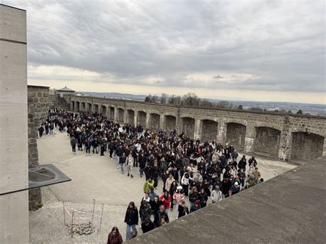 Panorama dei campi di concentramento di Mauthausen e Gusen, testimonianza visiva della vastità del sistema concentrazionario.