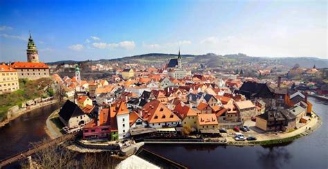 Veduta panoramica di Český Krumlov con la Cattedrale di San Vito e il Castello