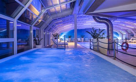 Foto della piscina coperta e dell'area spa dell'Hotel Mistral