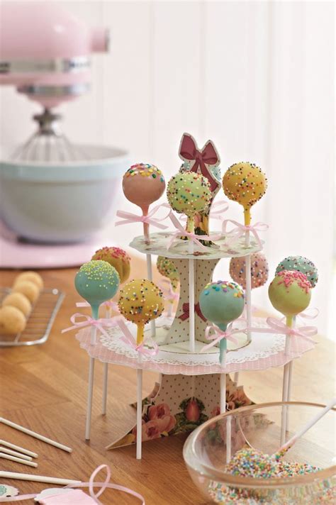 Centrotavola con cake pop colorati
