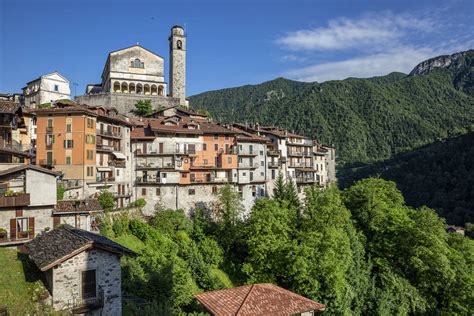 Veduta panoramica dell'Eremo di San Gervasio e del paese di Bagolino