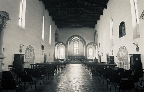 Vista esterna della Basilica di San Lucchese con il suo campanile moderno.