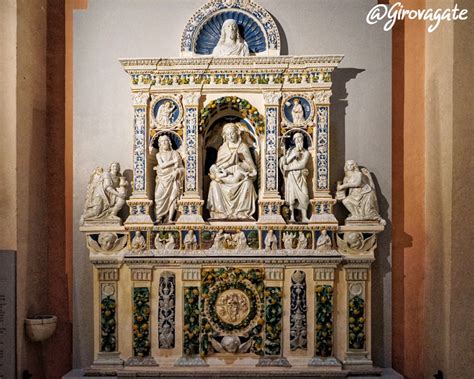 Dettaglio del dossale di Giovanni della Robbia.