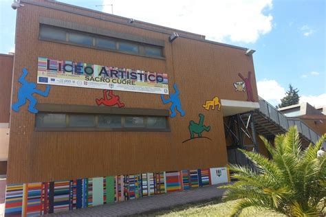 Progetto architettonico o foto moderna dell'edificio attuale del Liceo Artistico Sacro Cuore a Cerignola