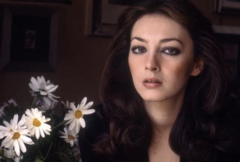 Maria Rosaria Omaggio in una fotografia giovanile che la ritrae agli inizi della carriera